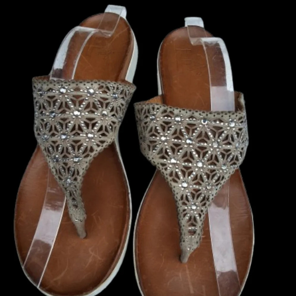 NuvoBella Italian Leather Jeweled Thong Sandals EU 40 US 10 Taupe Rhinestone - Picture 2 of 8